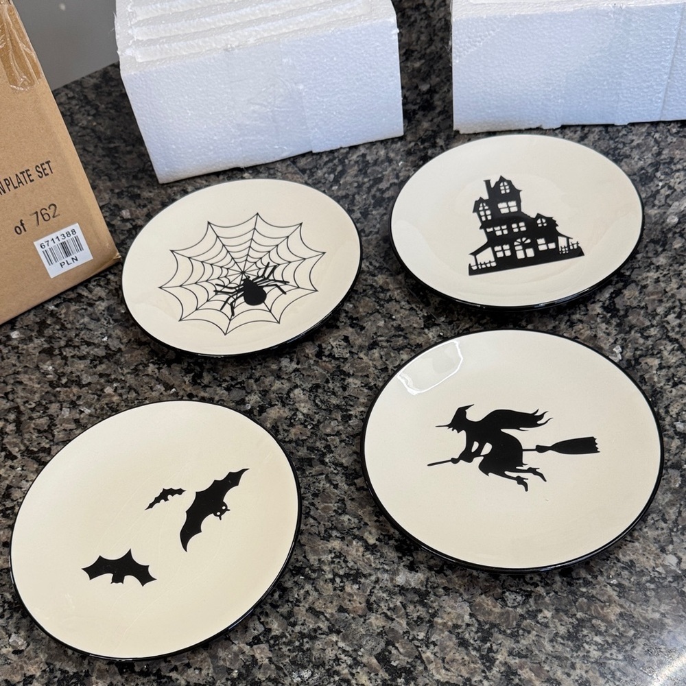 4 Halloween Themed Plates 8 inch NEW